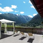 Veduta Dell'adamello Temù