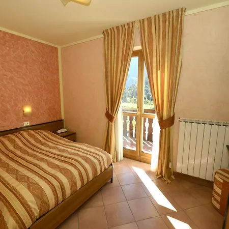 Veduta Dell'adamello 3* 테무